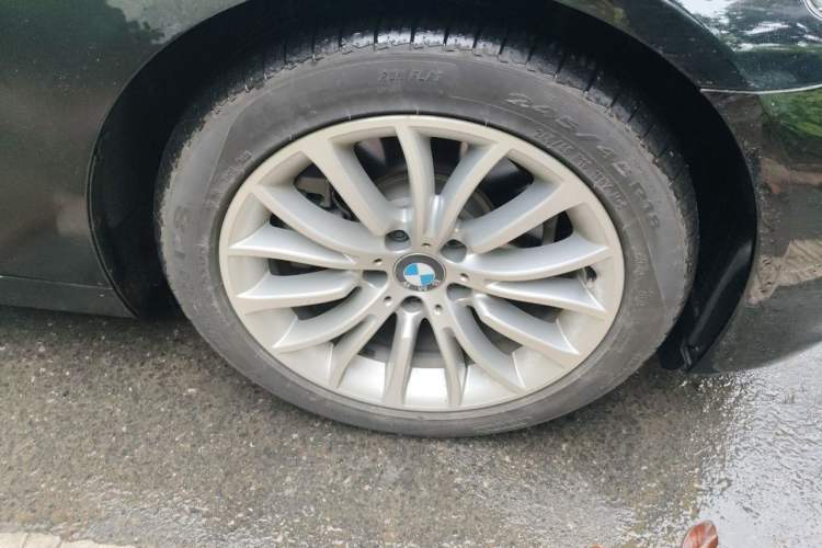 Used BMW 5 Series 2017 525Li Luxury Design Package Right Front Wheel Hub