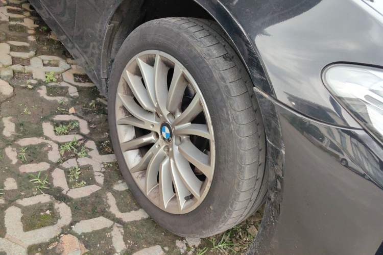 Used BMW 5 Series 2017 525Li Luxury Design Package Right Front Wheel Hub