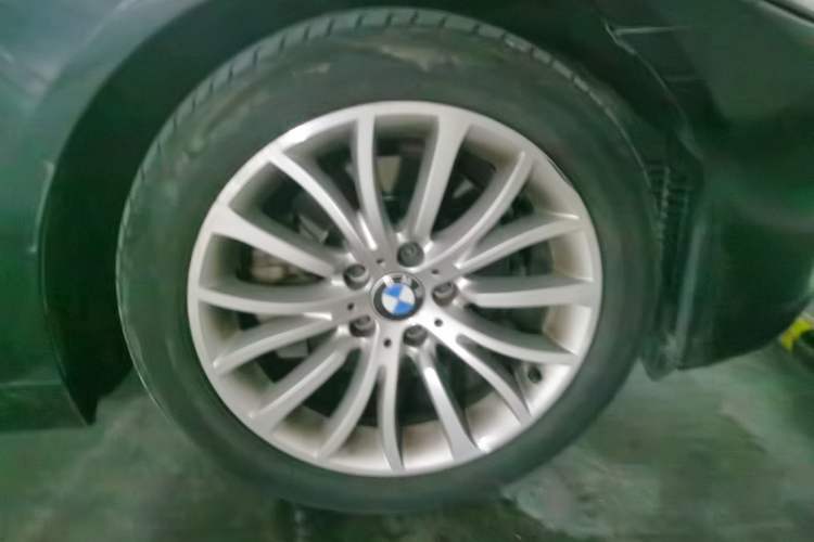 Used BMW 5 Series 2017 525Li Luxury Design Package Right Front Wheel Hub