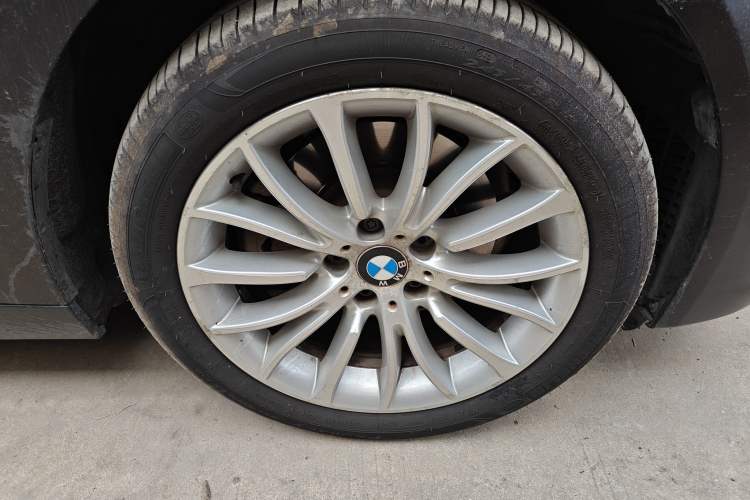 Used BMW 5 Series 2017 525Li Luxury Design Package Right Front Wheel Hub