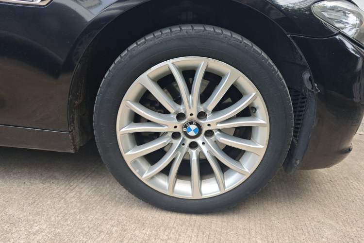 Used BMW 5 Series 2017 525Li Luxury Design Package Right Front Wheel Hub