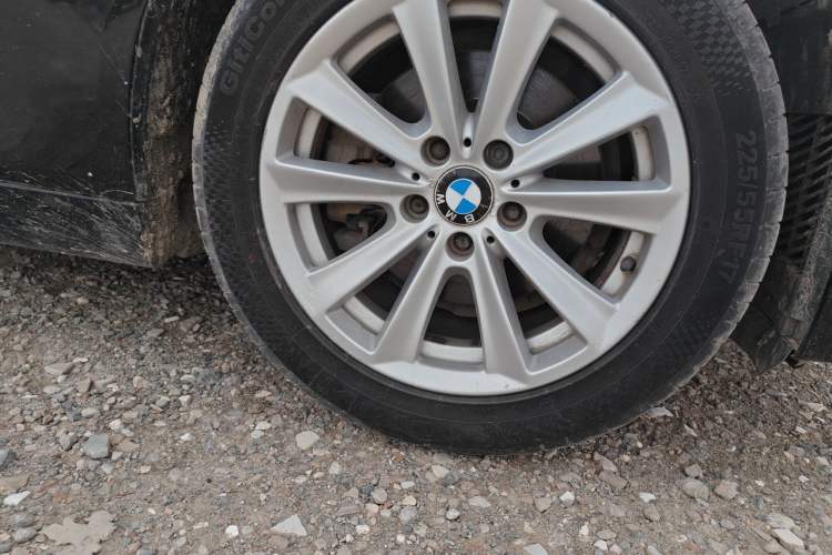 Used BMW 5 Series 2017 520Li Elegant Edition Right Front Wheel Hub