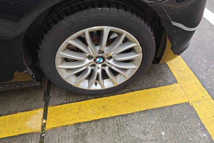 Used BMW 5 Series 2017 525Li Luxury Design Package Right Front Wheel Hub