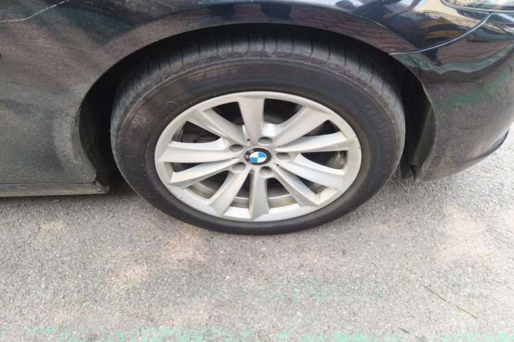 Used BMW 5 Series 2017 520Li Elegant Edition Right Front Wheel Hub