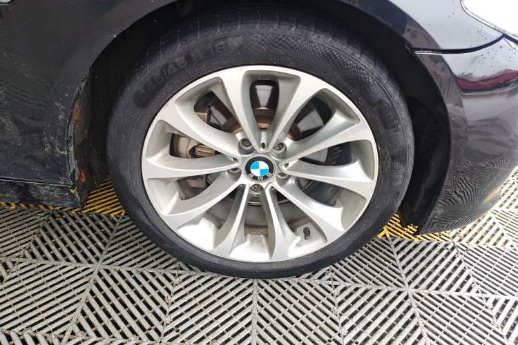 Used BMW 5 Series 2017 525Li Leading Model Right Front Wheel Hub