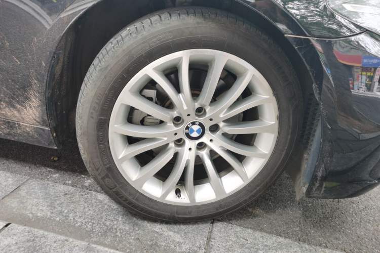 Used BMW 5 Series 2017 525Li Luxury Design Package Right Front Wheel Hub