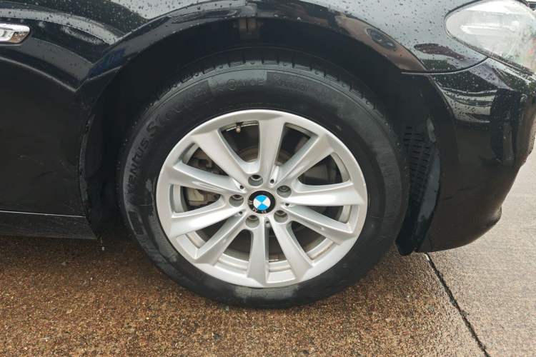 Used BMW 5 Series 2017 520Li Elegant Edition Right Front Wheel Hub