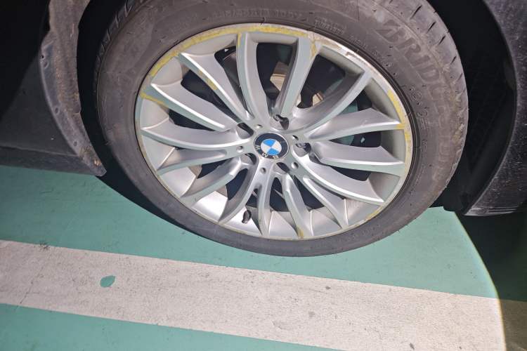 Used BMW 5 Series 2017 525Li Luxury Design Package Right Front Wheel Hub
