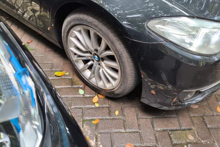 Used BMW 5 Series 2017 525Li Luxury Design Package Right Front Wheel Hub