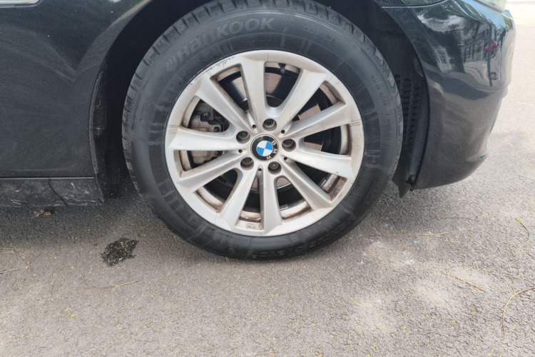 Used BMW 5 Series 2017 520Li Elegant Edition Right Front Wheel Hub