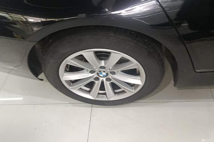 Used BMW 5 Series 2017 520Li Elegant Edition Right Rear Wheel Hub