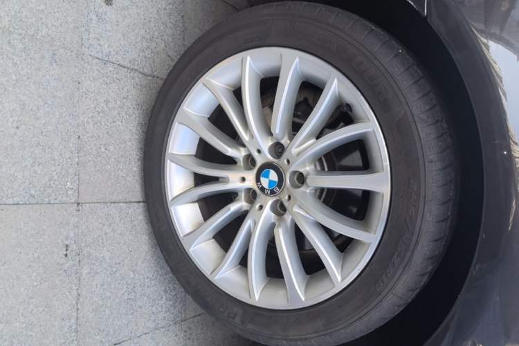 Used BMW 5 Series 2017 525Li Luxury Design Package Right Rear Wheel Hub