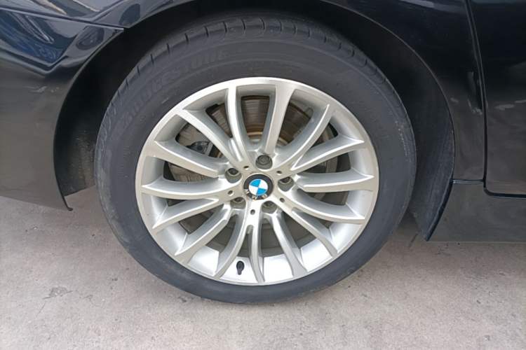 Used BMW 5 Series 2017 525Li Luxury Design Package Right Rear Wheel Hub