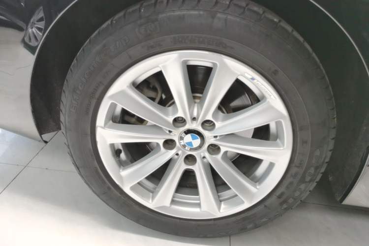 Used BMW 5 Series 2017 520Li Elegant Edition Right Rear Wheel Hub