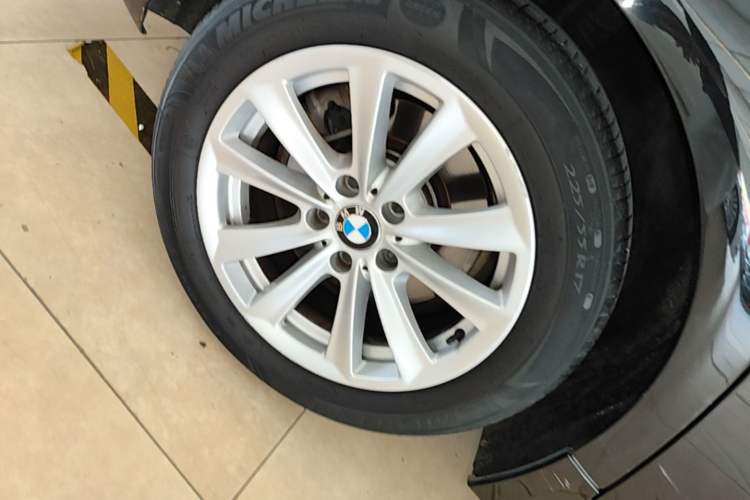 Used BMW 5 Series 2017 520Li Elegant Edition Right Rear Wheel Hub