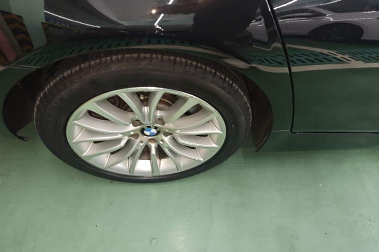 Used BMW 5 Series 2017 525Li Luxury Design Package Right Rear Wheel Hub