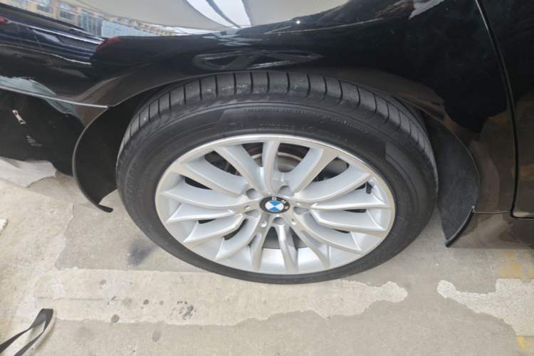 Used BMW 5 Series 2017 525Li Luxury Design Package Right Rear Wheel Hub