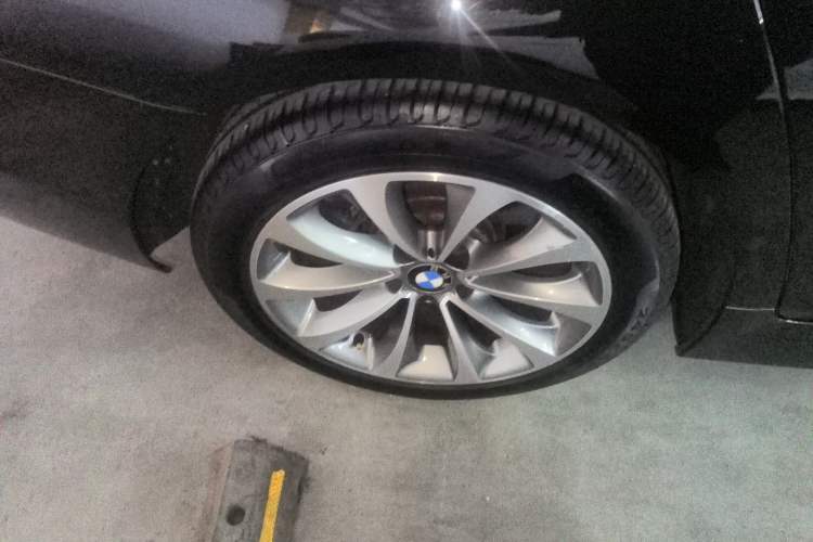 Used BMW 5 Series 2017 525Li Leading Model Right Rear Wheel Hub