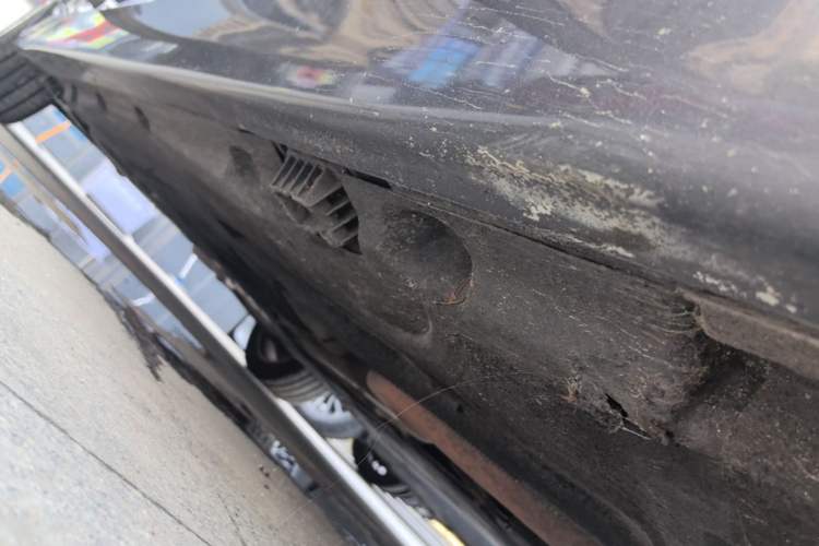 Used BMW 5 Series 2017 525Li Luxury Design Package Right Side Sill