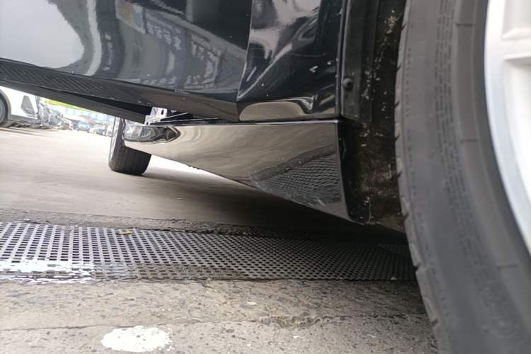 Used BMW 5 Series 2017 525Li Luxury Design Package Right Side Sill