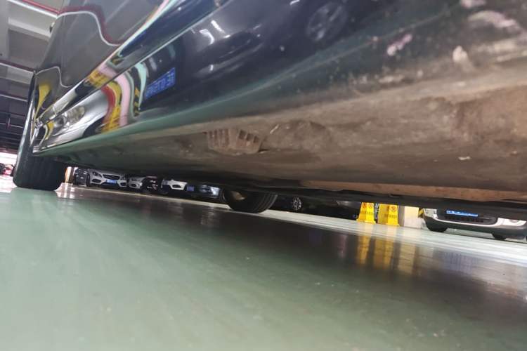 Used BMW 5 Series 2017 525Li Luxury Design Package Right Side Sill