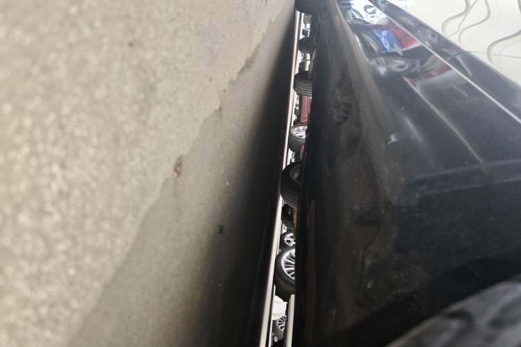 Used BMW 5 Series 2017 525Li Luxury Design Package Right Side Sill