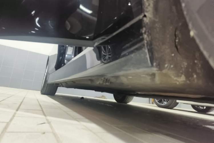 Used BMW 5 Series 2017 525Li Luxury Design Package Right Side Sill