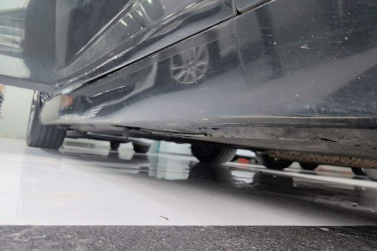 Used BMW 5 Series 2017 525Li Luxury Design Package Right Side Sill