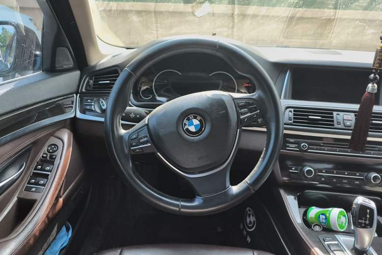 Used BMW 5 Series 2017 525Li Luxury Design Package Steering Wheel