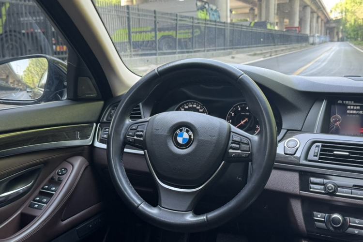 Used BMW 5 Series 2017 525Li Luxury Design Package Steering Wheel