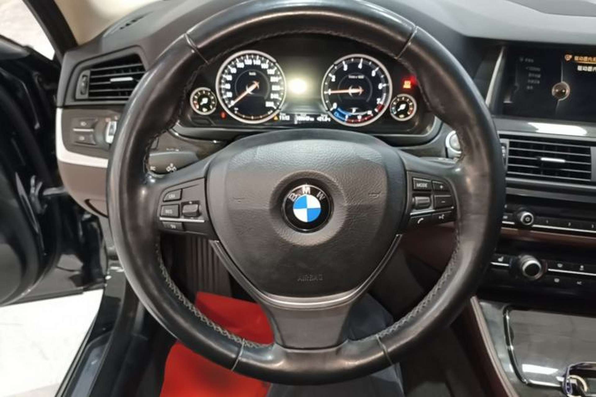 Used BMW 5 Series 2017 525Li Luxury Design Package Steering Wheel