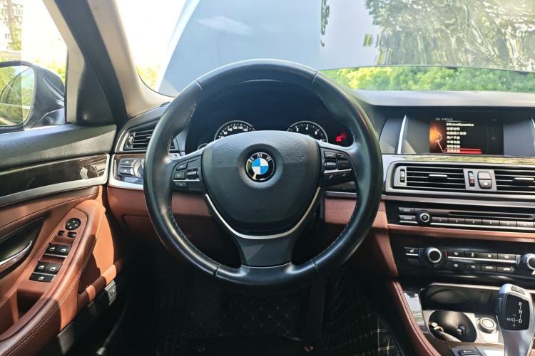 Used BMW 5 Series 2017 525Li Leading Model Steering Wheel