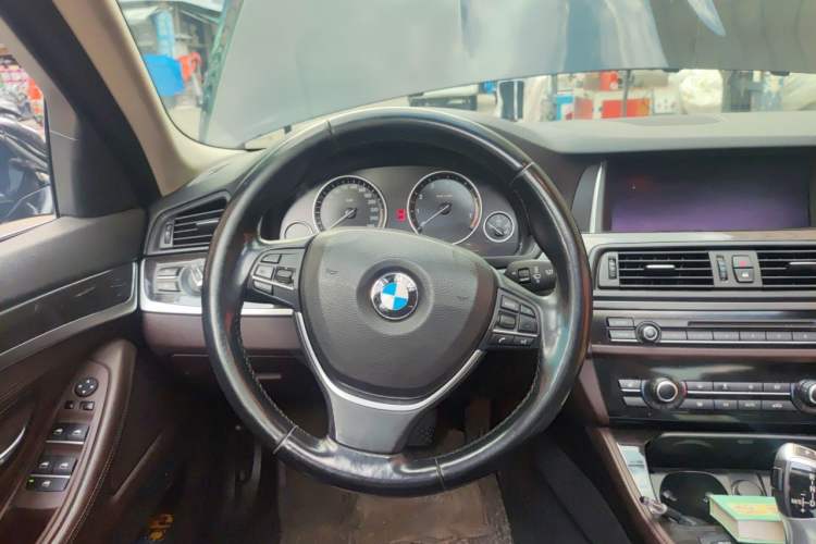 Used BMW 5 Series 2017 525Li Luxury Design Package Steering Wheel
