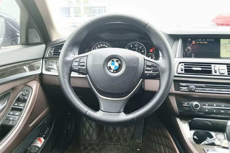 Used BMW 5 Series 2017 525Li Luxury Design Package Steering Wheel