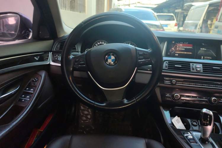 Used BMW 5 Series 2017 525Li Luxury Design Package Steering Wheel