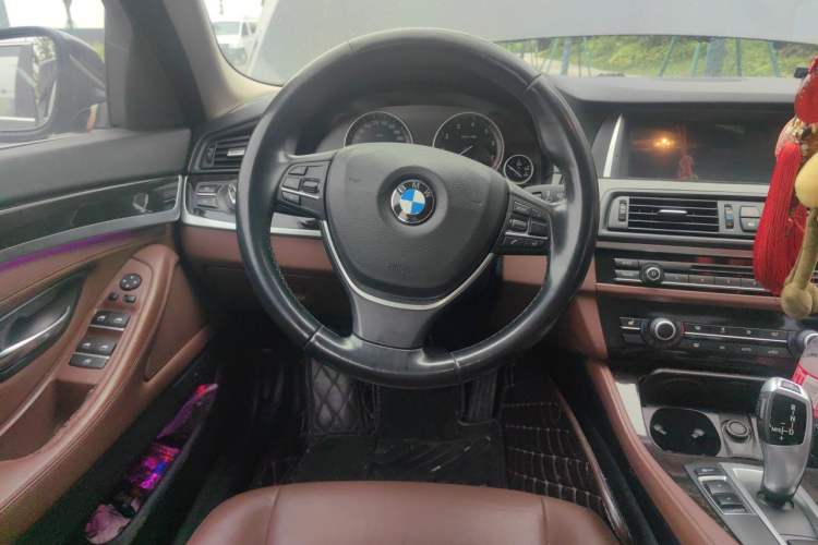 Used BMW 5 Series 2017 525Li Leading Model Steering Wheel