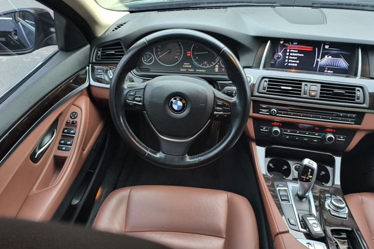 Used BMW 5 Series 2017 525Li Leading Model Steering Wheel
