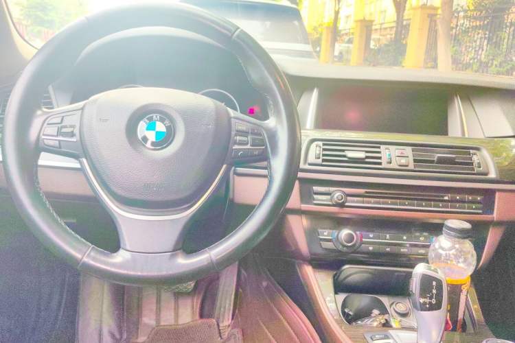Used BMW 5 Series 2017 525Li Luxury Design Package Steering Wheel