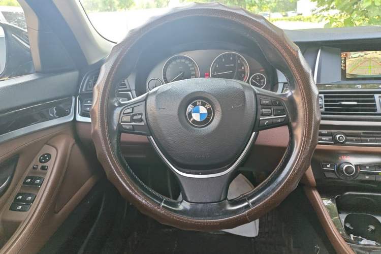 Used BMW 5 Series 2017 525Li Leading Model Steering Wheel