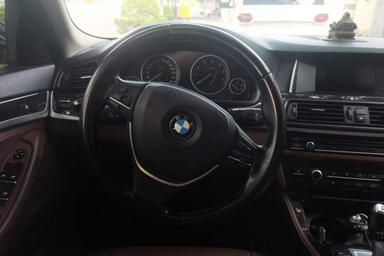 Used BMW 5 Series 2017 525Li Leading Model Steering Wheel