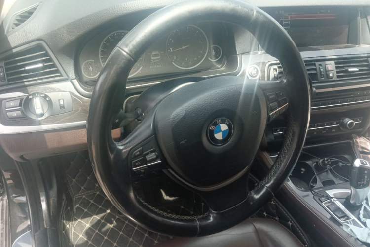 Used BMW 5 Series 2017 525Li Luxury Design Package Steering Wheel