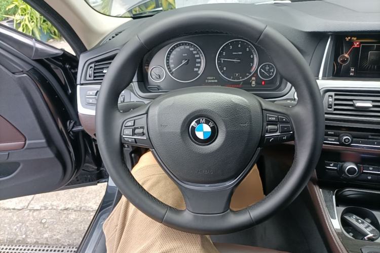Used BMW 5 Series 2017 525Li Luxury Design Package Steering Wheel