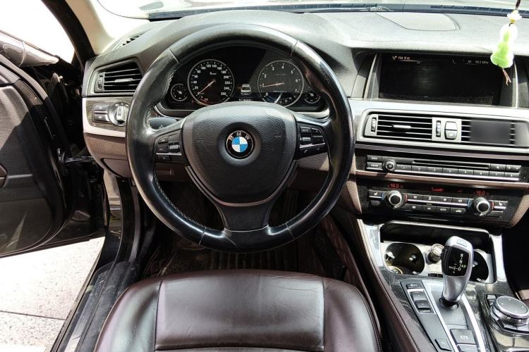 Used BMW 5 Series 2017 525Li Luxury Design Package Steering Wheel
