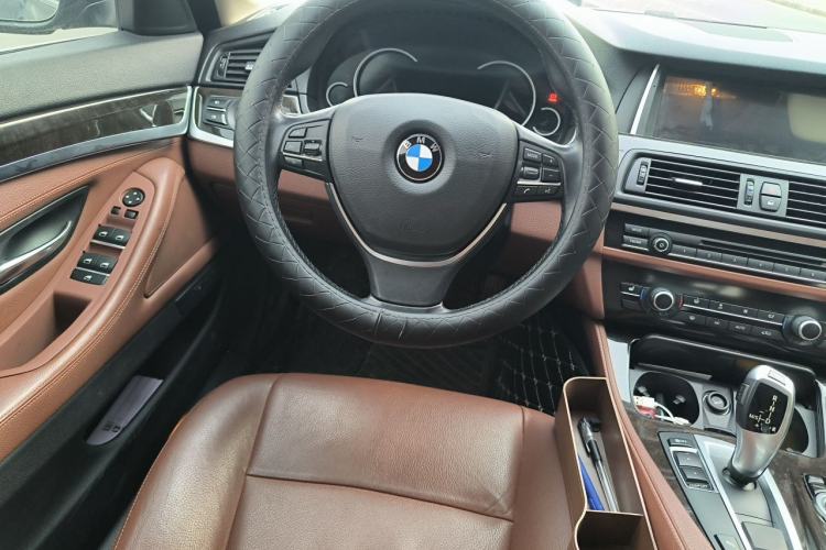Used BMW 5 Series 2017 525Li Leading Model Steering Wheel