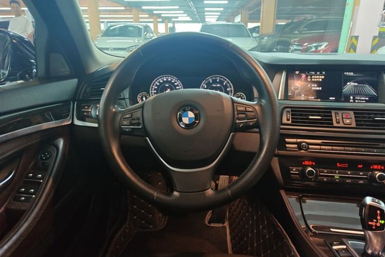 Used BMW 5 Series 2017 525Li Luxury Design Package Steering Wheel