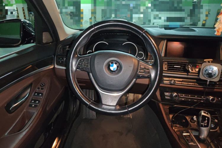 Used BMW 5 Series 2017 525Li Luxury Design Package Steering Wheel