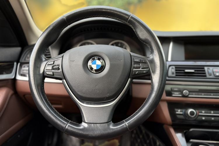 Used BMW 5 Series 2017 525Li Leading Model Steering Wheel