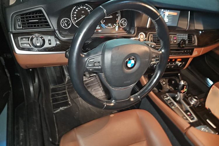 Used BMW 5 Series 2017 525Li Leading Model Steering Wheel