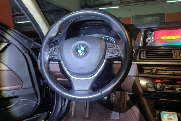Used BMW 5 Series 2017 525Li Luxury Design Package Steering Wheel