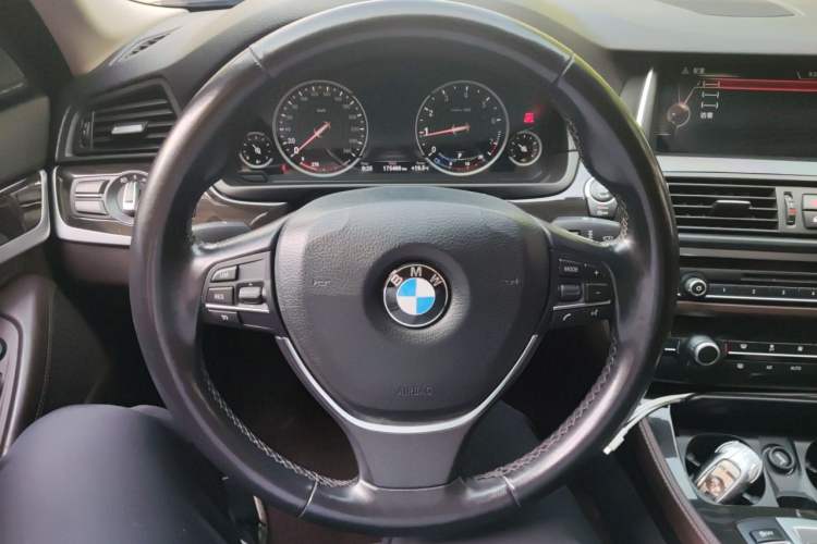 Used BMW 5 Series 2017 525Li Luxury Design Package Steering Wheel